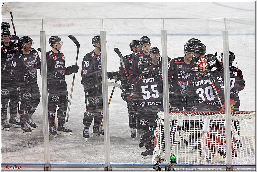PENNY DEL WINTER GAME;  Kölner Haie - Adler Mannheim; Köln, 03.12.2022